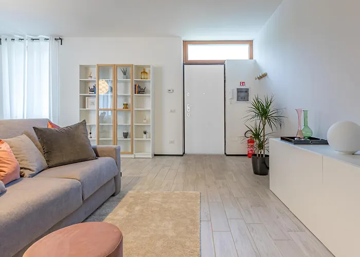 At Home-como 4*