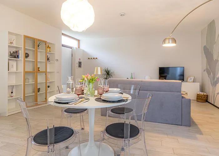 At Home-como 4*