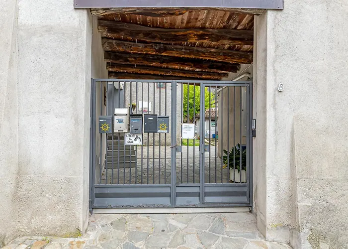 At Home-como 招待所 3*