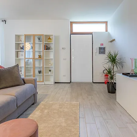 At Home-como 4*